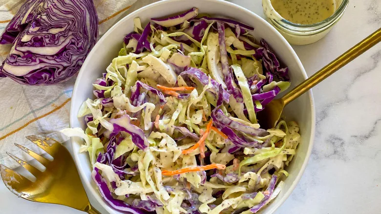 Aderezo Cremoso para Ensalada de Col: La Receta Perfecta y Versátil para Toda Ocasión