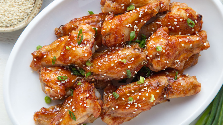 Alitas de Pollo Cantonés BBQ al Horno: Receta Crujiente y Deliciosa