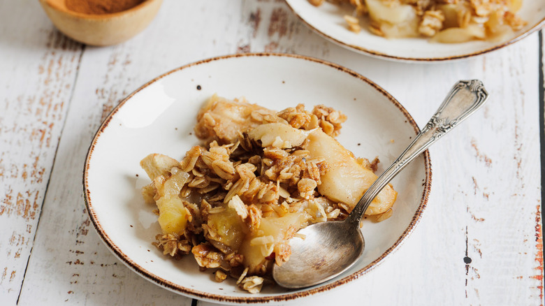 Apple Crisp con 5 Ingredientes: El Postre de Manzana Perfecto y Fácil para Cualquier Ocasión