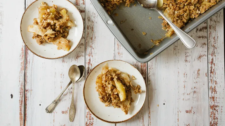 Apple Crisp con 5 Ingredientes: El Postre de Manzana Perfecto y Fácil para Cualquier Ocasión