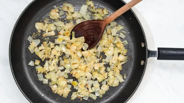 Arroz Mexicano Casero: La Receta Imprescindible para un Platillo Básico y Sabroso