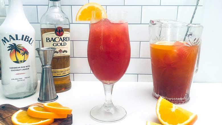 Bahama Mama: La Receta Definitiva del Cóctel Tropical Evergreen para Relajarse