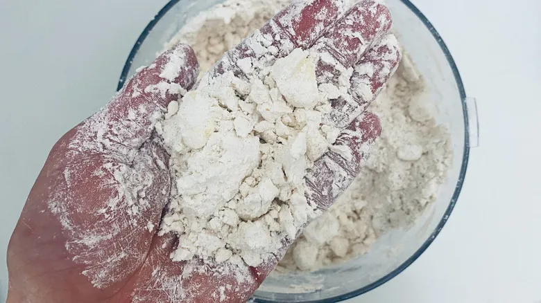 Biscuits de Cheddar y Cebollín: Receta Infalible para Bizcochos Hojaldrados y Deliciosos