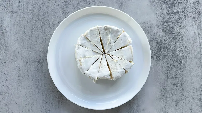 Bocaditos de Brie con Pesto: El Aperitivo Elegante y Fácil para Impresionar