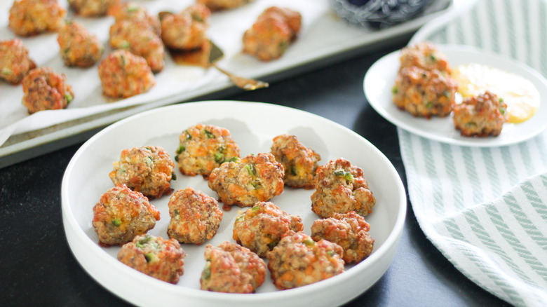 Bolitas de Salchicha con Jalapeño y Queso: La Receta Definitiva para Entremeses Memorables