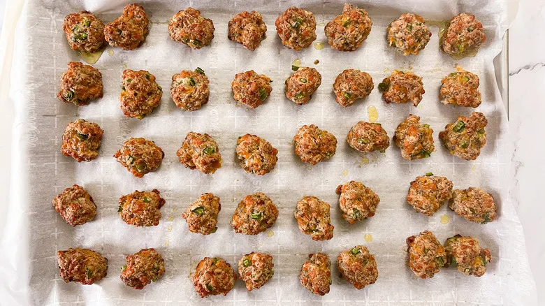 Bolitas de Salchicha con Jalapeño y Queso: La Receta Definitiva para Entremeses Memorables