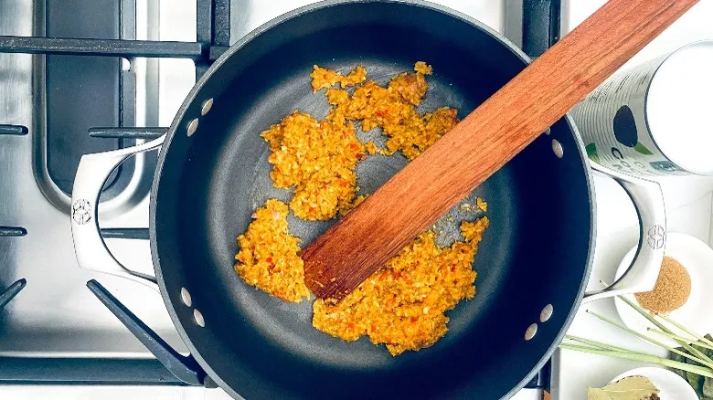 Brisket de Res al Estilo Rendang: Un Festín Malayo de Sabores Exóticos
