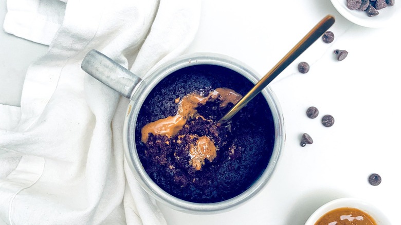 Brownie en Taza de Mantequilla de Almendras: Receta Fácil y Rápida para un Postre Individual Perfecto