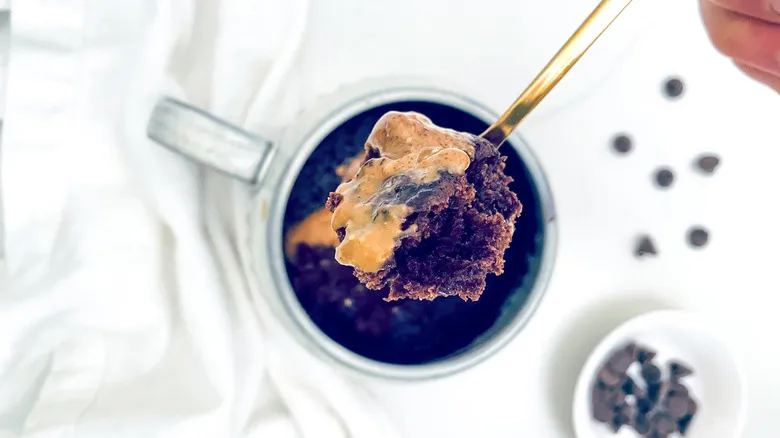 Brownie en Taza de Mantequilla de Almendras: Receta Fácil y Rápida para un Postre Individual Perfecto