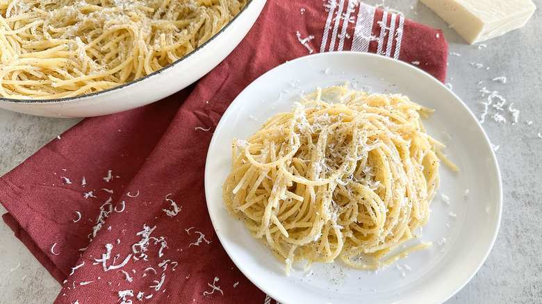 Cacio e Pepe: Descubre la Auténtica Receta Italiana de Pasta en Menos de 30 Minutos