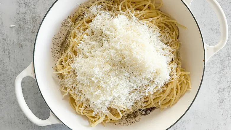 Cacio e Pepe: Descubre la Auténtica Receta Italiana de Pasta en Menos de 30 Minutos