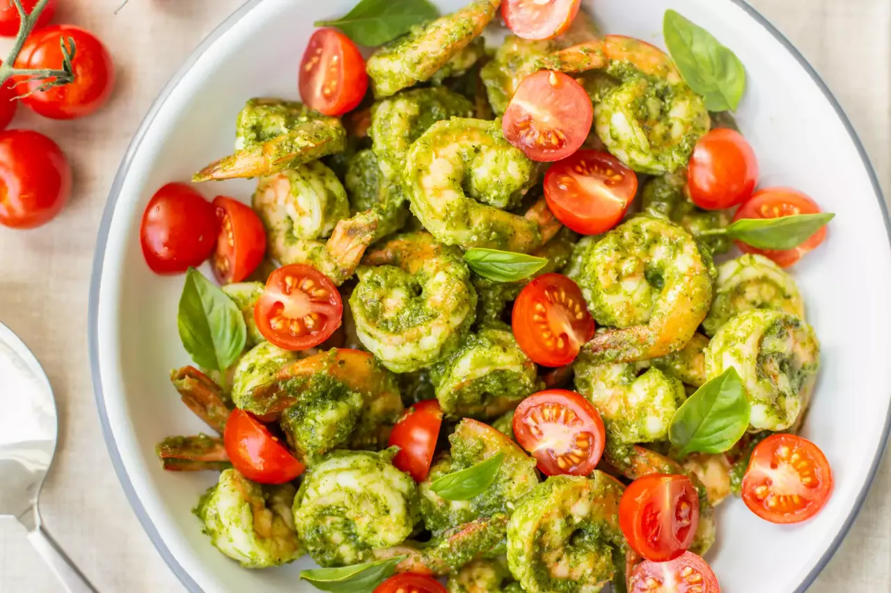 Camarones al Pesto con Tomates Cherry - Receta fácil y deliciosa