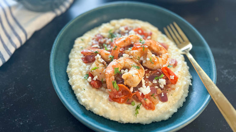 Camarones y Sémola Mediterráneos: La Fusión Culinaria Perfecta para tu Mesa