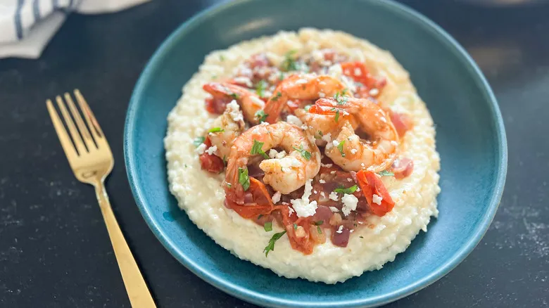 Camarones y Sémola Mediterráneos: La Fusión Culinaria Perfecta para tu Mesa