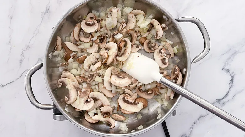 Cazuela de Ejotes Mejorada: La Receta Clásica con un Toque Fresco y Versátil