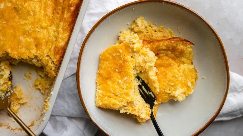 Cazuela de Elote con Queso Cremosa: Receta Fácil y el Acompañamiento Perfecto
