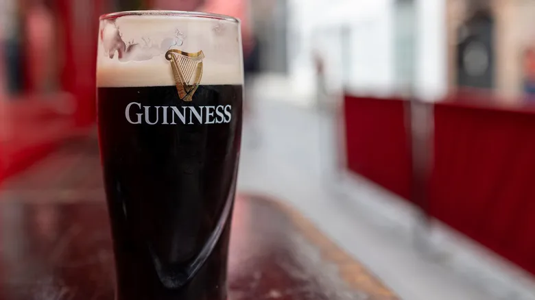 Cervezas Saludables: Guía Definitiva para Elegir Opciones Bajas en Calorías y Carbohidratos