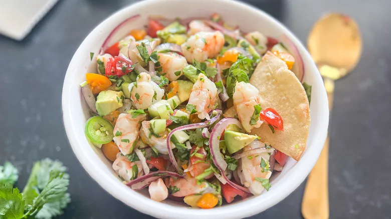Ceviche de Camarones Fácil: Receta Rápida y Fresca para Cualquier Ocasión