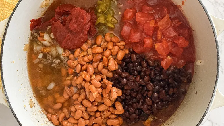 Chili Suroeste Auténtico: Receta Tradicional con Chiles Verdes y Frijoles