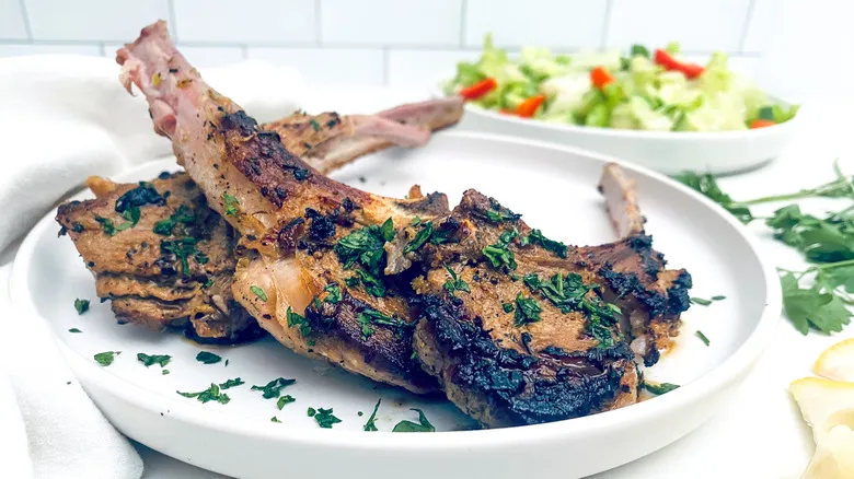 Chuletas de Cordero al Estilo Griego: Receta Fácil para un Sabor Inolvidable y Saludable