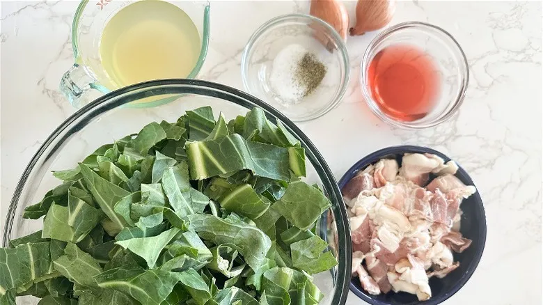 Col Rizada Guisada con Tocino: Un Manjar Nutritivo que Deleita tu Paladar