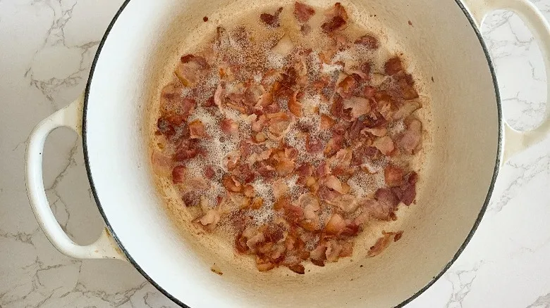 Col Rizada Guisada con Tocino: Un Manjar Nutritivo que Deleita tu Paladar