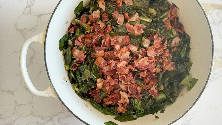 Col Rizada Guisada con Tocino: Un Manjar Nutritivo que Deleita tu Paladar