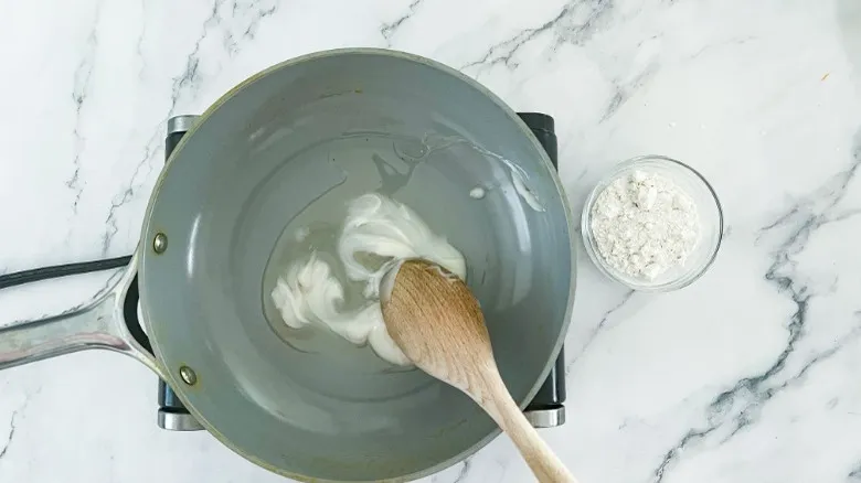 Cómo Preparar Salsa Country con Grasa de Tocino: Un Clásico del Desayuno Fácil y Rápido