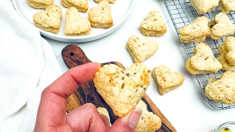 Corazones de Hojaldre Cubanos: Un Bocado Salado Irresistible para Cualquier Ocasión