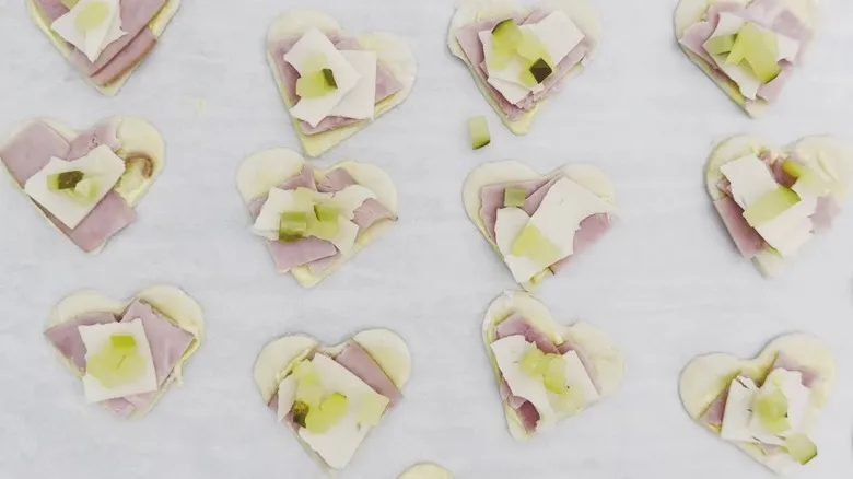 Corazones de Hojaldre Cubanos: Un Bocado Salado Irresistible para Cualquier Ocasión