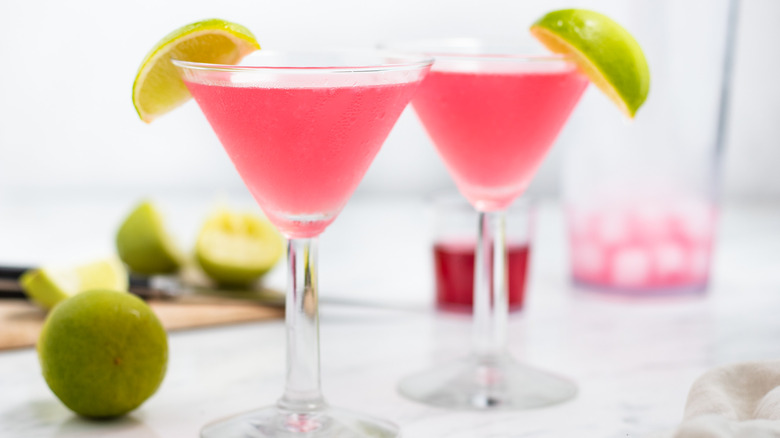 Cosmopolitan Clásico: La Receta Definitiva del Cocktail Icónico para Disfrutar Siempre