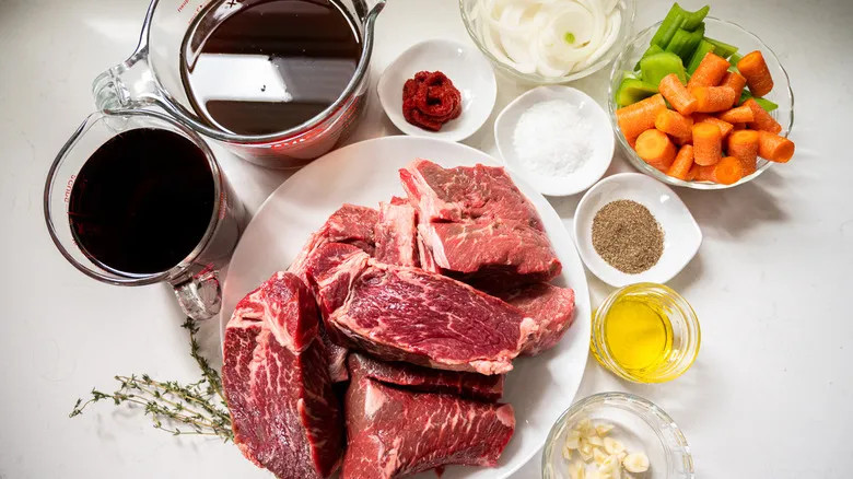 Costillas Cortas de Res al Vino Tinto: La Guía Definitiva para un Estofado Irresistible