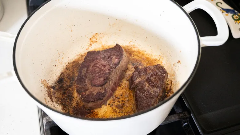 Costillas Cortas de Res al Vino Tinto: La Guía Definitiva para un Estofado Irresistible