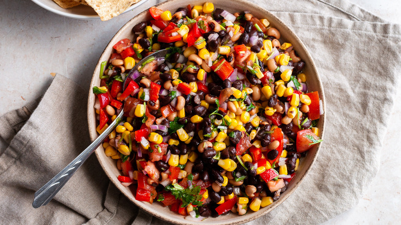 Cowboy Caviar: La Receta Fácil y Versátil para un Dip Fresco y Saludable