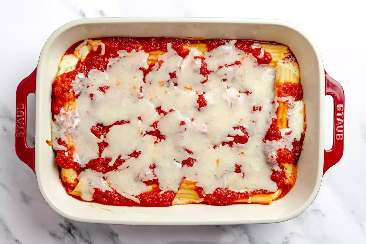 Deliciosos manicotti de queso al horno con salsa marinara