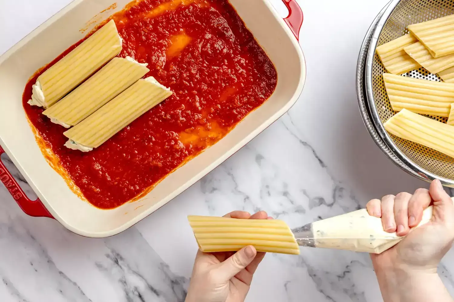 Deliciosos manicotti de queso al horno con salsa marinara