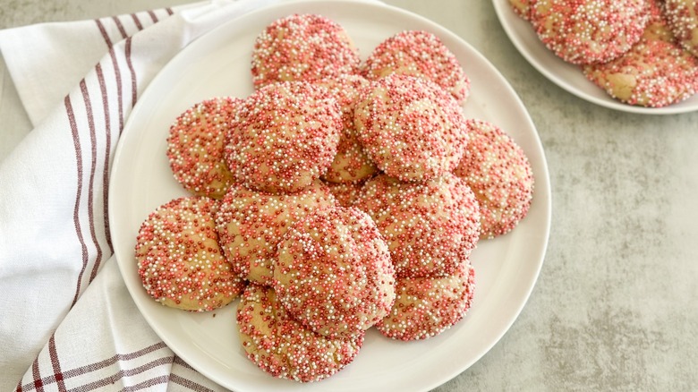 El Arte de Hornear Galletas de Azúcar Perfectas con Confites: Guía y Receta Paso a Paso