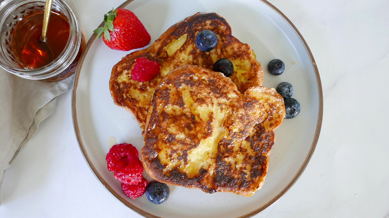 Eleva tu Desayuno: Receta Definitiva de Tostadas Francesas de Brioche
