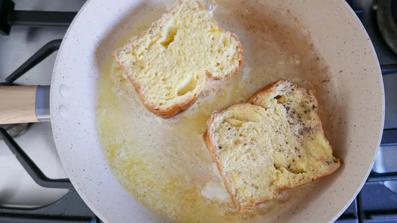 Eleva tu Desayuno: Receta Definitiva de Tostadas Francesas de Brioche