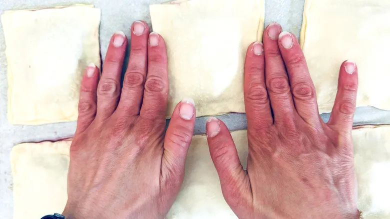 Empanaditas de Mano Caseras: Receta Fácil y Versátil con Relleno de Durazno y Arándano