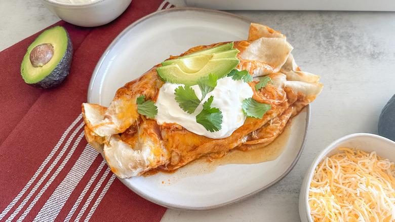 Enchiladas de Pollo, Chile y Queso: La Receta Definitiva para una Cena Rápida y Deliciosa