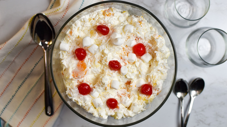 Ensalada Ambrosía: La Receta Clásica del Postre Sureño Americano Evergreen