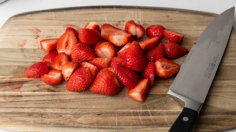 Ensalada de Espinaca y Fresa: Un Deleite Saludable y Refrescante para Cualquier Momento