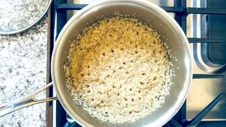 Ensalada de Quinoa, Mango y Aguacate: Receta Vegana Refrescante y Nutritiva