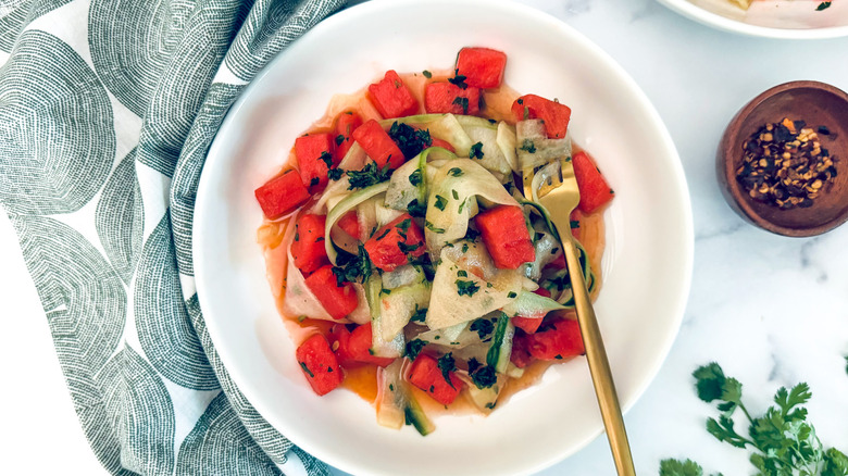 Ensalada de Sandía y Pepino: Una Opción Refrescante y Saludable para el Verano