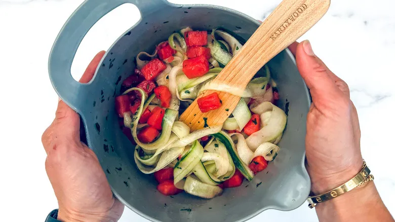 Ensalada de Sandía y Pepino: Una Opción Refrescante y Saludable para el Verano