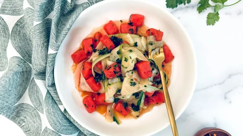 Ensalada de Sandía y Pepino: Una Opción Refrescante y Saludable para el Verano