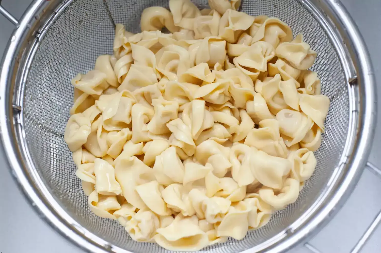 Ensalada de Tortellini con Aderezo de Limón y Hierbas