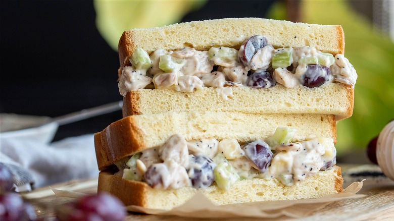 Ensalada Waldorf de Pollo: Un Clásico Versátil y Saludable para Tu Mesa