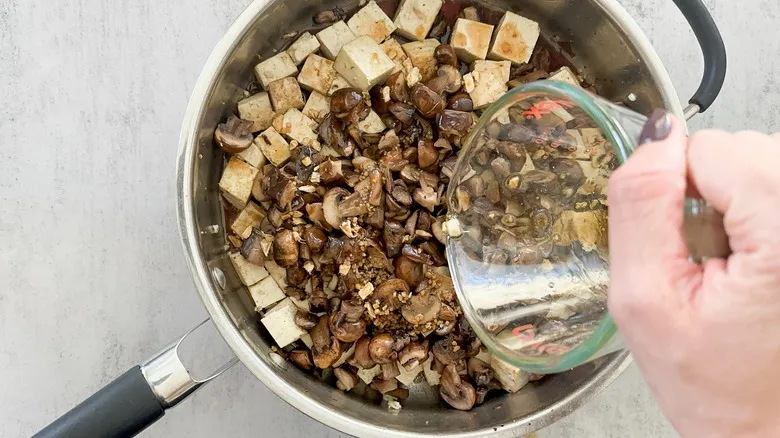 Envolturas de Lechuga con Tofu y Champiñones: Receta Vegana Fácil y Nutritiva